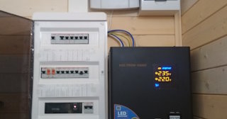 Установка и подключение стабилизаторов напряжения от 565 руб в Зеленокумске - ЭлектроЗлм